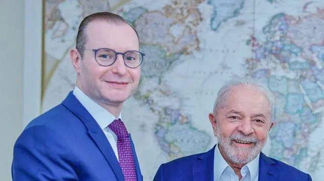 Lula deve enviar nesta quinta (1º) a indicação de Zanin ao STF para o Senado, dizem fontes