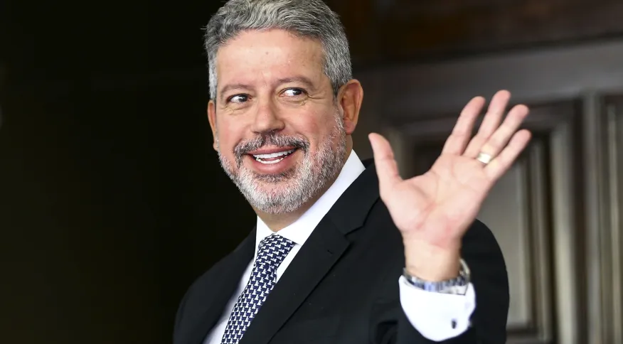 Após reunião com líderes, Lira anuncia que irá iniciar o debate da reforma tributária ainda nesta quarta-feira (5)