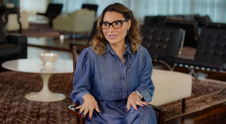 Primeira-dama Janja passeia por Bruges durante viagem de Lula à Bélgica