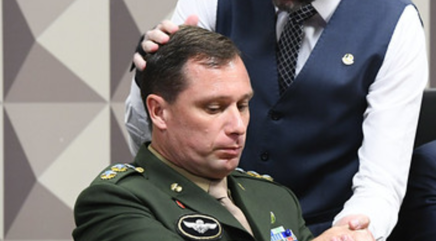 Em maio, PF apreendeu quase R$ 200 mil, entre real e dólar, na casa de Mauro Cid