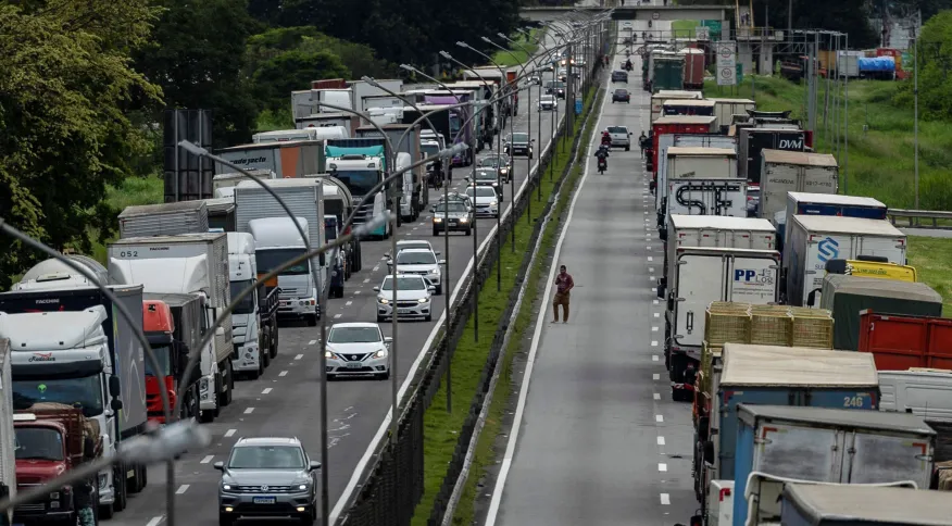 Primeiro leilão de rodovias do governo Lula ocorre na sexta-feira (25)