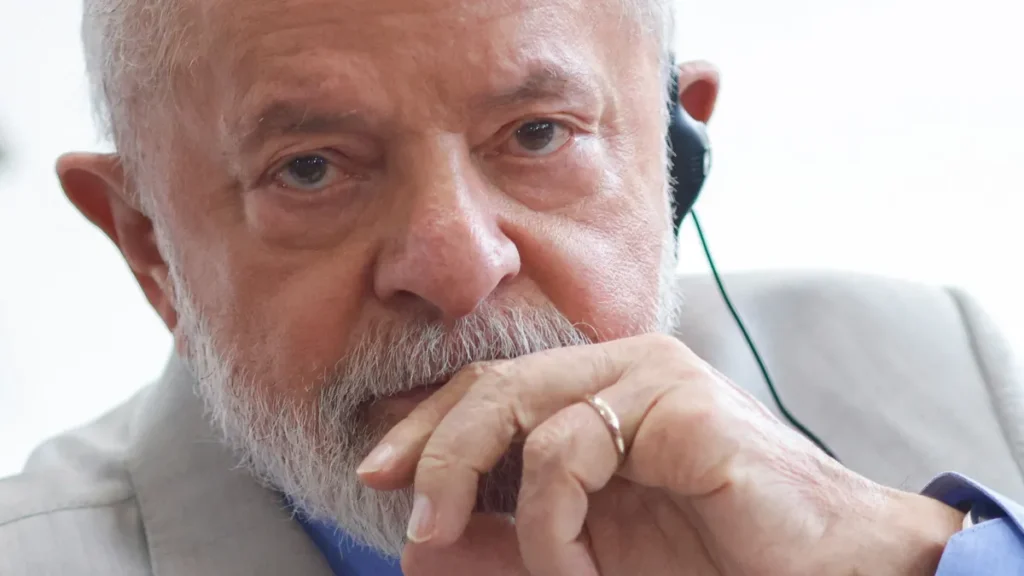 Lula se reúne com ministros e diz que tem dedicado “atenção especial” a Santa Catarina e Amazonas
