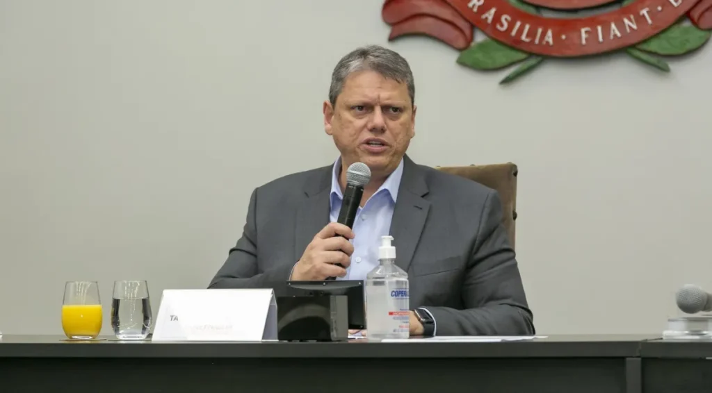 “Privatização foi decidida nas urnas”, diz Tarcísio à CNN sobre greve em SP
