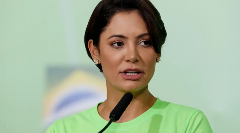 Michelle Bolsonaro ironiza delação de Cid: “Incitando golpe com minha bíblia?”