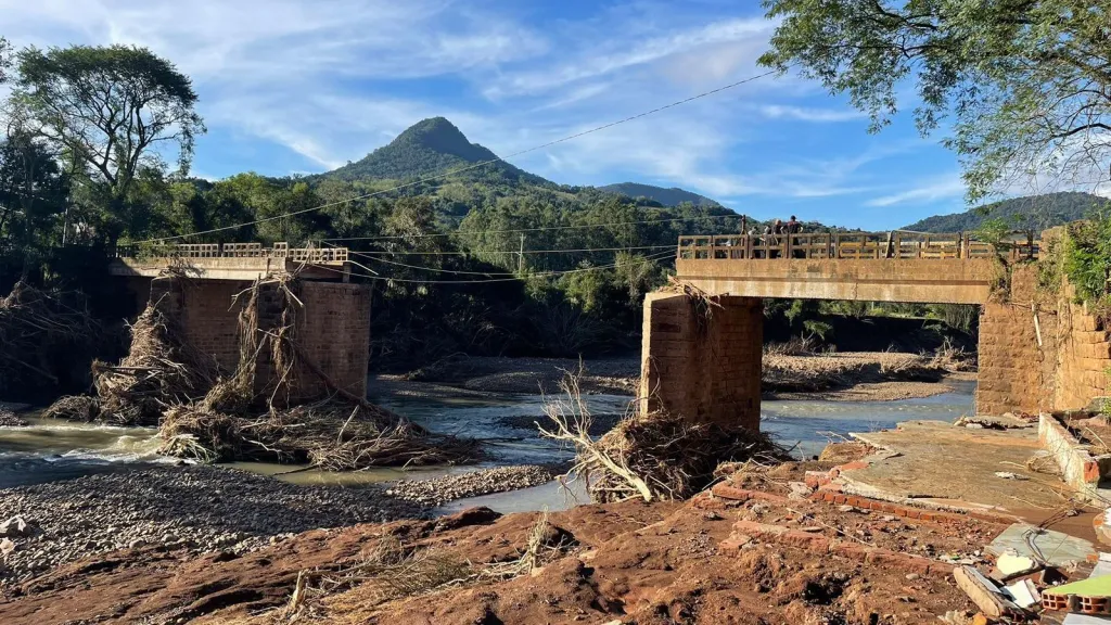 Sem luz, sem água e sem comércio, Sinimbu está no escuro desde abril