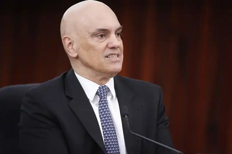 Moraes diz que partidos são “mais rentáveis que 99% das empresas” e defende reforma política