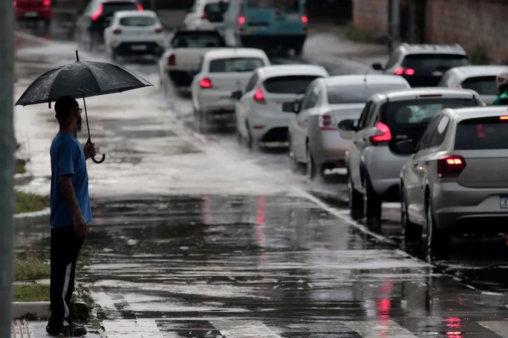 Frente fria deve chegar na primeira semana de abril; saiba em quais regiões