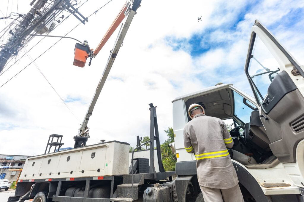Sesp amplia iluminação pública em Camaçari com instalação de mais de mil luminárias LED