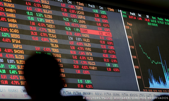 Bolsa volta a bater recorde e dólar cai para R$ 5,36