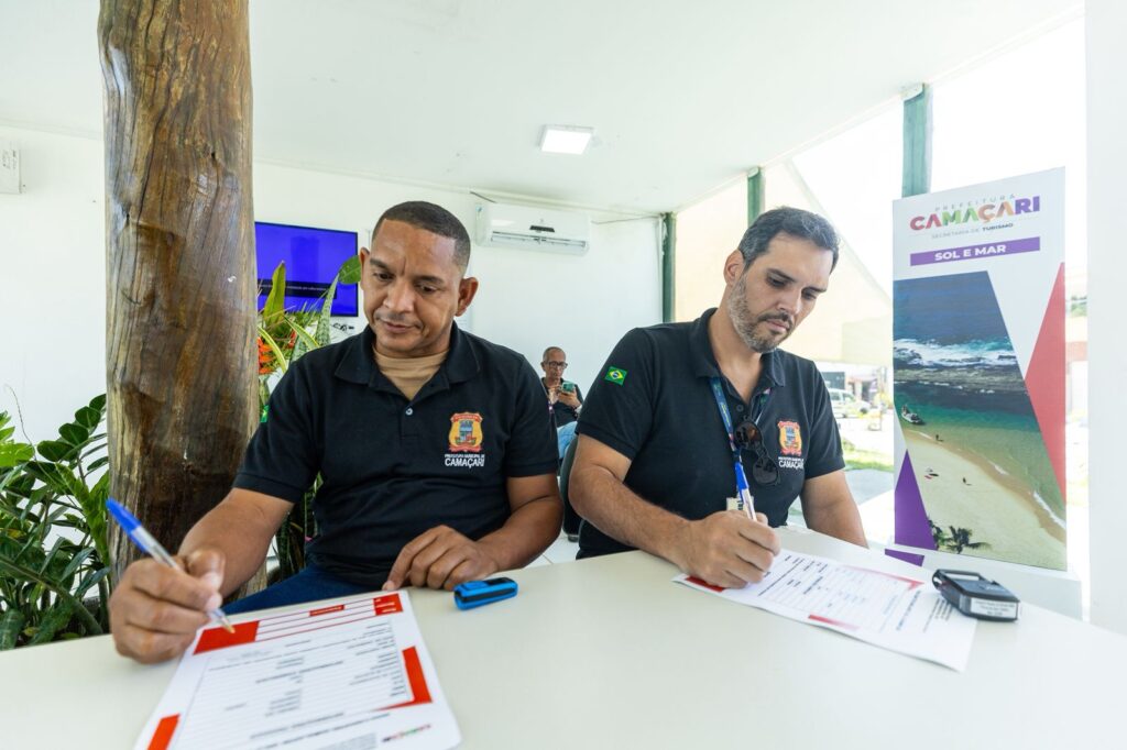 Cadastro de ambulantes da praia de Arembepe é iniciado