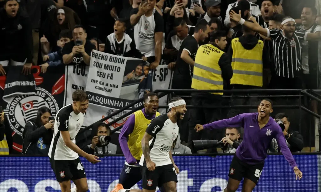 Depay e Yuri Alberto desequilibram e Corinthians vence Majestoso