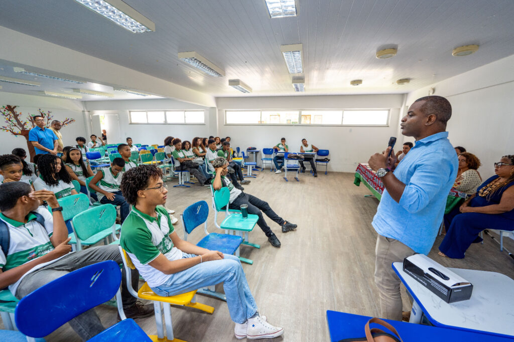 Roda de conversa no Centro Educacional Darcy Ribeiro abre programação do Novembro Negro da Seduc