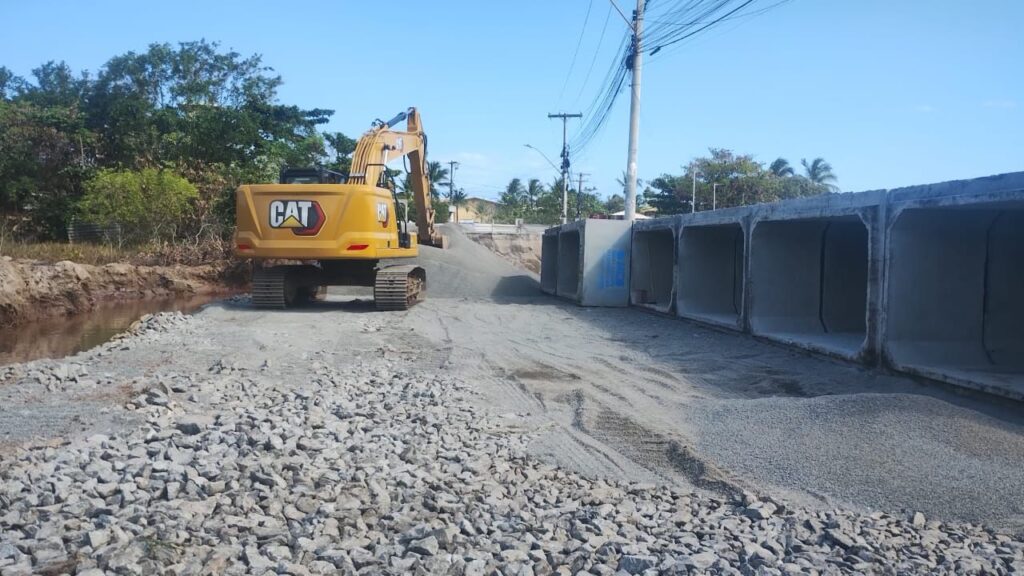 Seinfra inicia instalação de aduelas na ponte de Itacimirim
