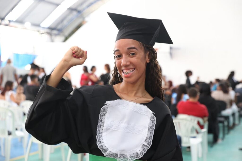 Escolas estaduais celebram formatura de concluintes do Ensino Médio Regular e de Tempo Integral, em toda a Bahia
