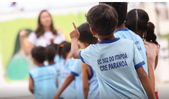 Ensino fundamental atinge 99,5% de frequência; atraso escolar cai