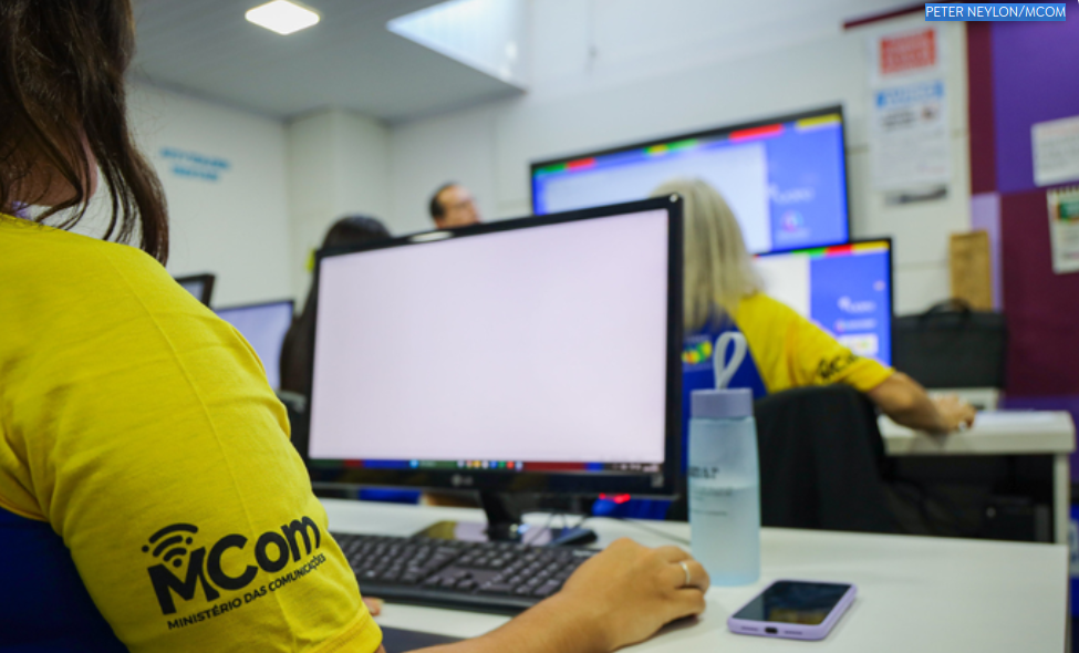 Bahia recebe mais de 3,2 mil computadores e expande rede de inclusão digital