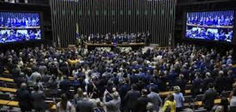 Equipe econômica vê fim da 6×1 como madura, mas texto pode afastar governo