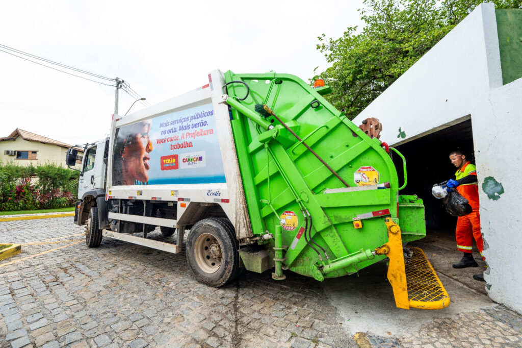 Coleta de lixo garante limpeza na sede e orla com mais de 350 toneladas coletadas diariamente