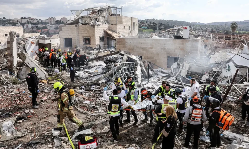 Guerra no Oriente Médio tem mais bombardeios e mortes neste domingo
