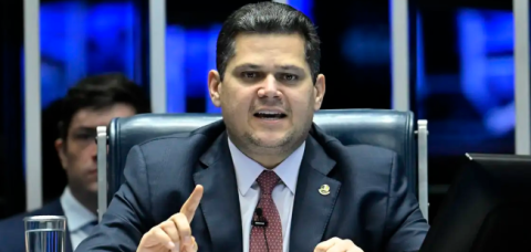 Alcolumbre libera que CCJ analise indicação de Messias ao Supremo