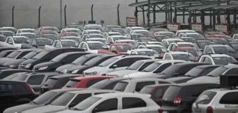 Entenda por que carros novos e usados estão mais baratos no Brasil